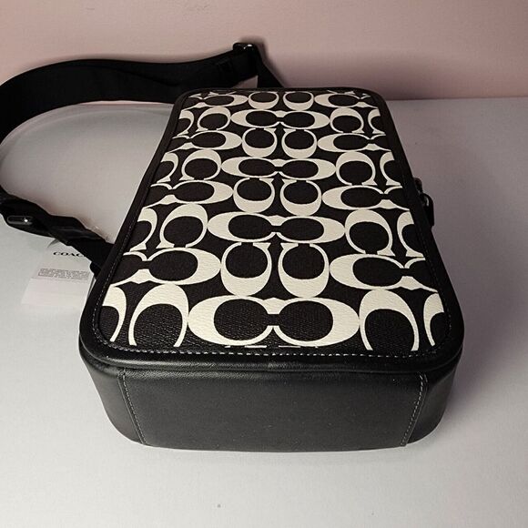 NWT Coach CP071 Sullivan Pack in Signature Canvas & Leather Black/Chalk - Picture 5 of 7